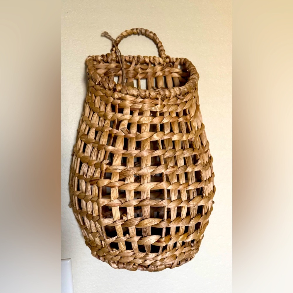 Water hyacinth hanging basket 116x11 in similar to the Target wall basket. NWT